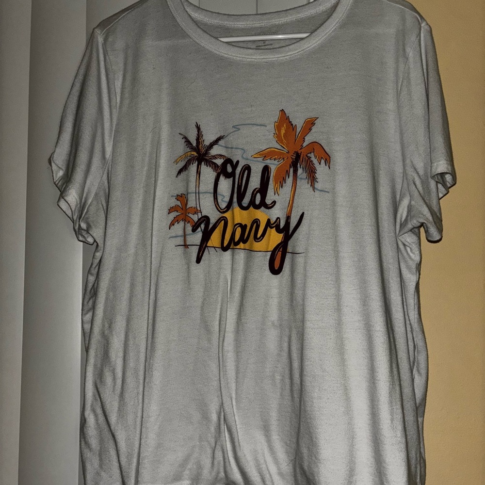 Old navy Tshirt
